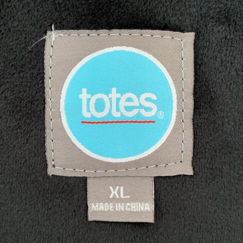 Totes “Titanium” Geometric Quilted Hooded Jacket - Picture 8 of 10